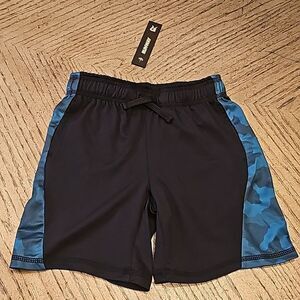 Boys quick dry shorts size 5 NWT Runway